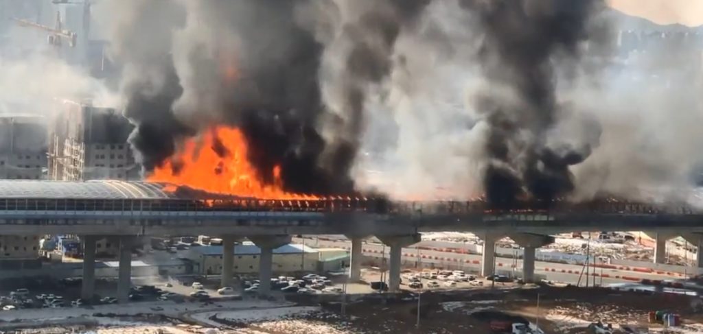 Τραγωδία στη Νότια Κορέα: Τουλάχιστον πέντε νεκροί από φωτιά σε σκεπαστό τμήμα αυτοκινητοδρόμου (Video)