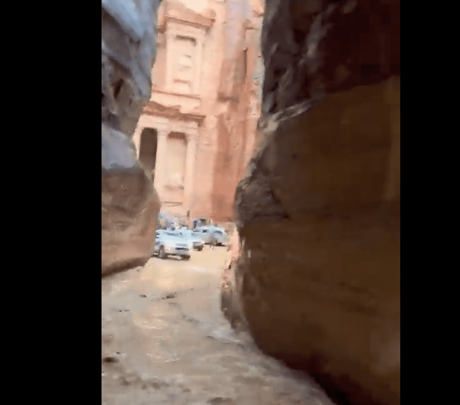Κατακλυσμός στην Ιορδανία – Πλημμύρισε η αρχαία πόλη της Πέτρας (Videos)