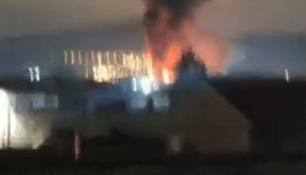 Συναγερμός στον Ασπρόπυργο: Μήνυμα από το 112 στους κατοίκους μετά από φωτιά σε κατάστημα ελαστικών