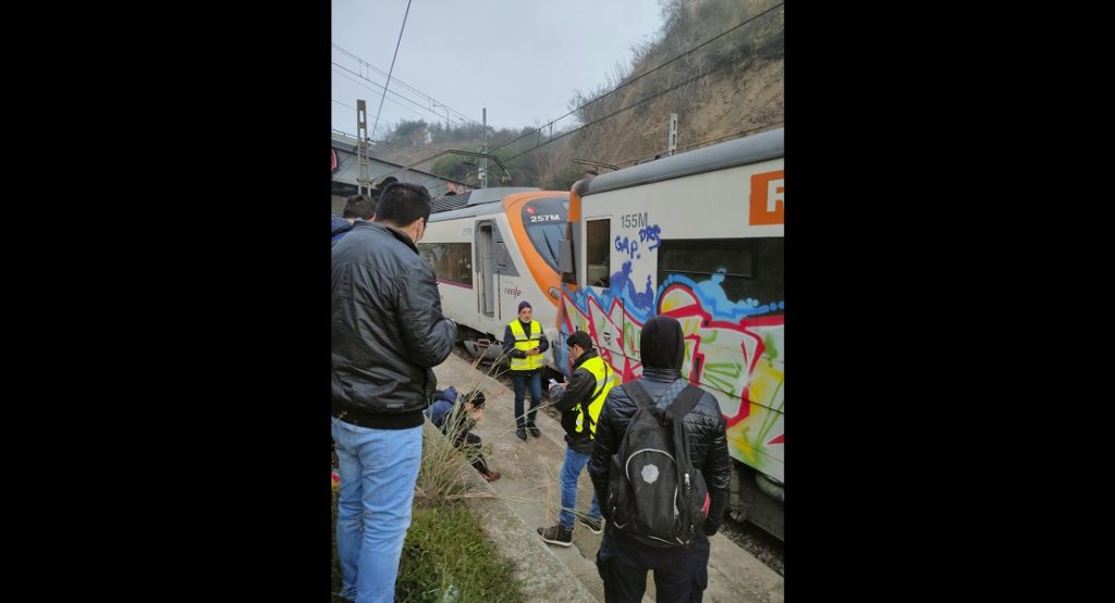 Σύγκρουση τρένων σε προάστιο της Βαρκελώνης – Εκατοντάδες τραυματίες