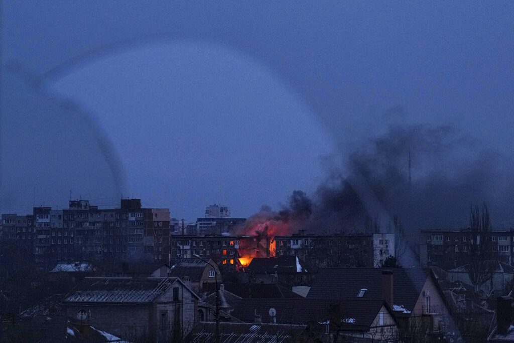 Ντονμπάς: Ουκρανικοί πύραυλοι έπληξαν αποθήκες καυσίμων – Πολλοί τραυματίες