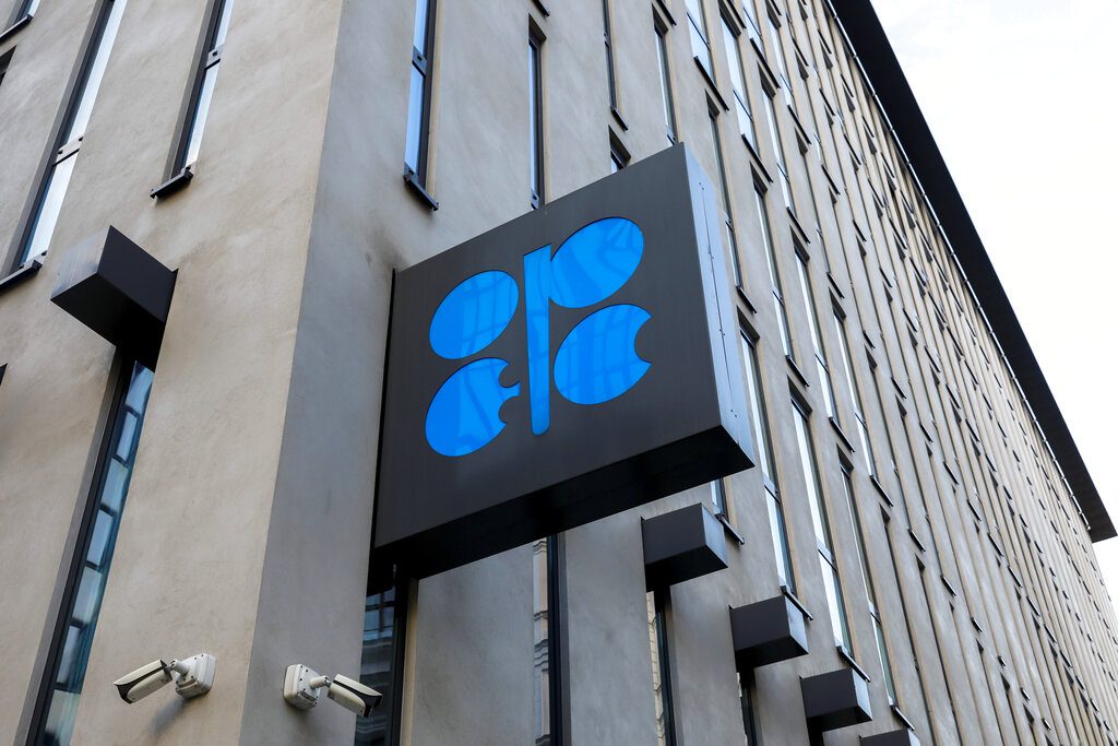 ΟΠΕΚ+: Εμμένει στην πολιτική μείωσης της παραγωγής πετρελαίου ενόψει των νέων κυρώσεων στη Ρωσία
