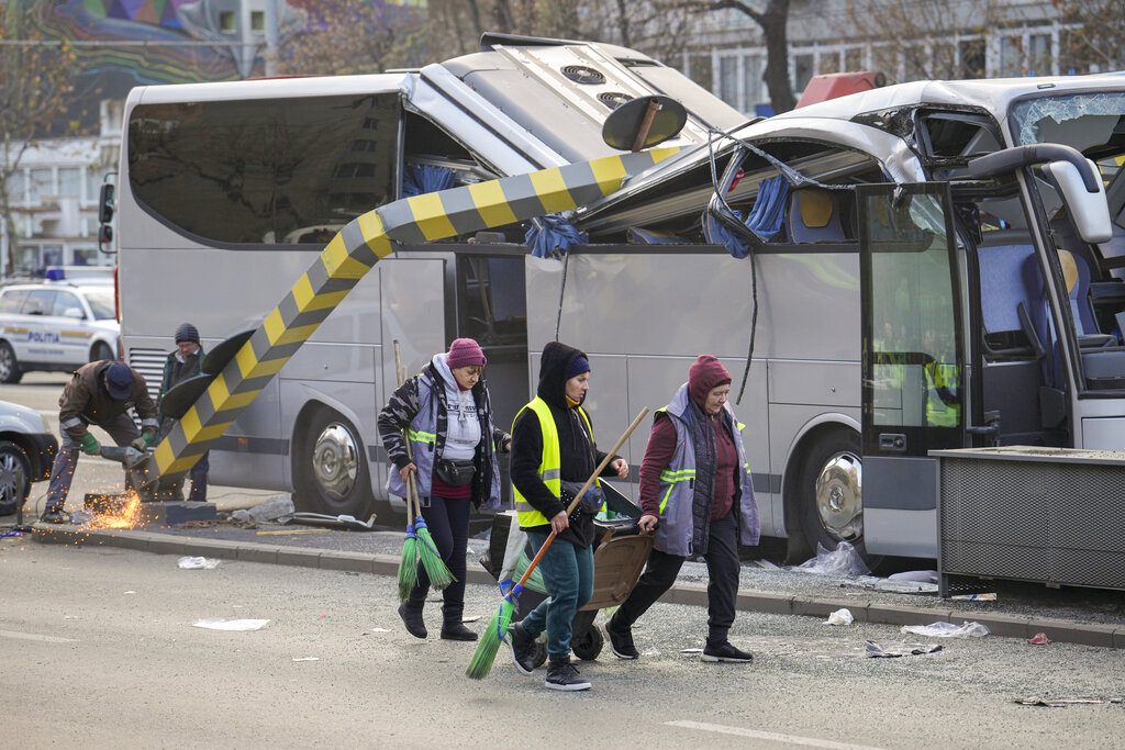 Δυστύχημα στη Ρουμανία: «Ήταν σαν να έπεσε πάνω μας τρένο» είπε ο οδηγός του λεωφορείου