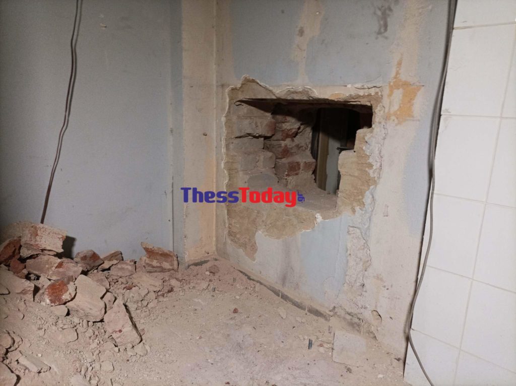 Ριφιφί σε κοσμηματοπωλείο στη Θεσσαλονίκη – Άνοιξαν τρύπα σε εγκαταλελειμμένο κτίριο (Photo)