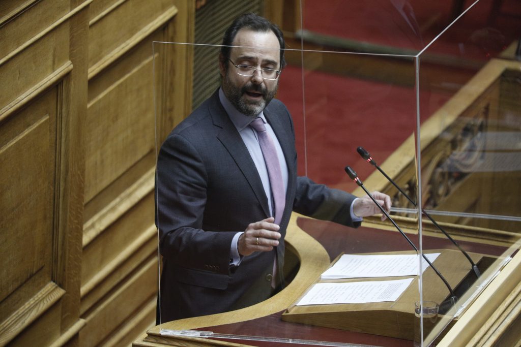 Πρόκληση Μαραβέγια: «Πολιτικούς πιθήκους» αποκάλεσε τους βουλευτές ΣΥΡΙΖΑ