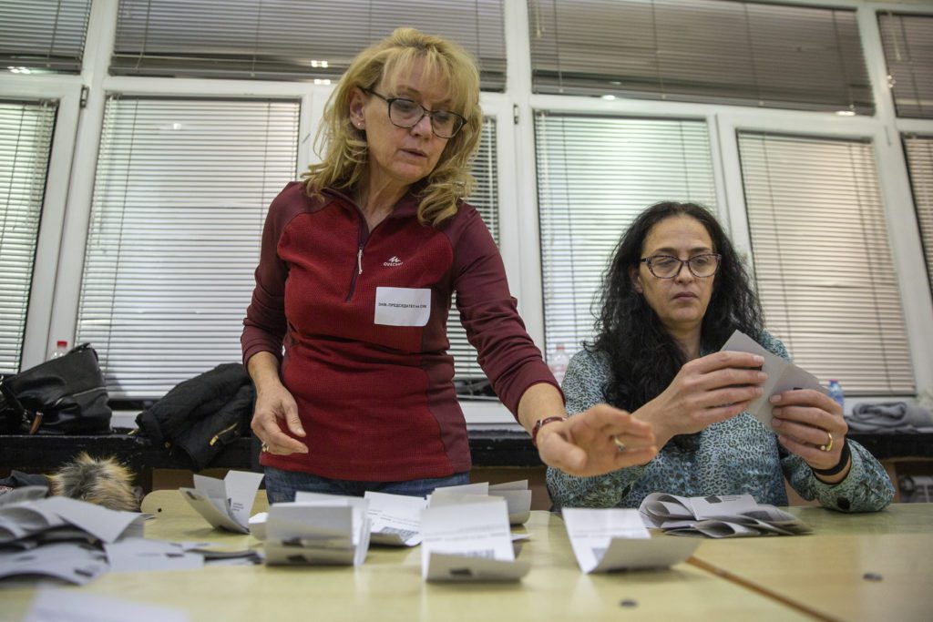 Βουλγαρία: Εκλογές στις 2 Απριλίου προκήρυξε ο πρόεδρος Ράντεφ
