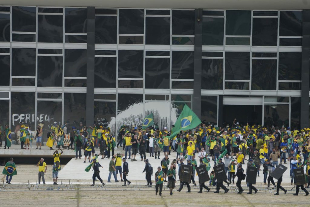 Βραζιλία: Εκατοντάδες συλλήψεις οπαδών του Μπολσονάρου – Λούλα: «Οι φασίστες θα τιμωρηθούν»
