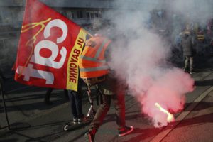 Απεργίες στη Γαλλία: Μαζική αντίδραση στη συνταξιοδοτική μεταρρύθμιση του Μακρόν