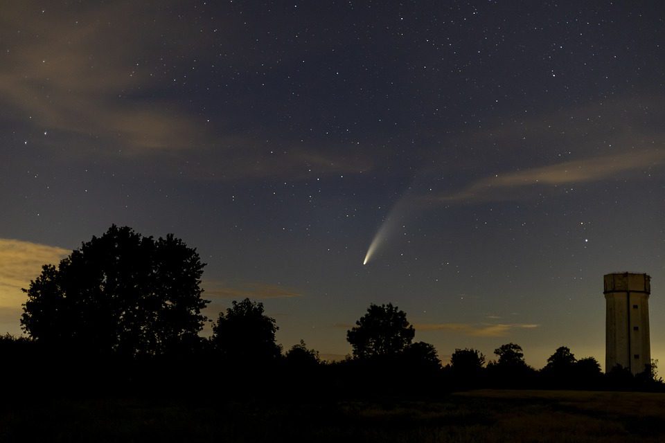 Κομήτης θα περάσει κοντά από τη Γη για πρώτη φορά μετά την εποχή των Νεάντερταλ