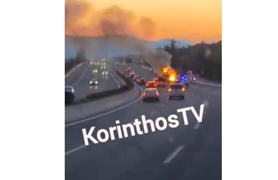 Αυτοκίνητο τυλίχθηκε στις φλόγες στην Αθηνών – Κορίνθου (Video)