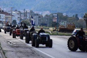 Μπλόκο στον αυτοκινητόδρομο Ε65 αποφάσισαν οι αγρότες της Θεσσαλίας