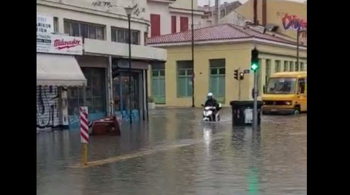 Ανοιχτή Πόλη: Θησείο και Λεωφόρος Αλεξάνδρας θυμίζουν… Βενετία με την πρώτη νεροποντή (Video)