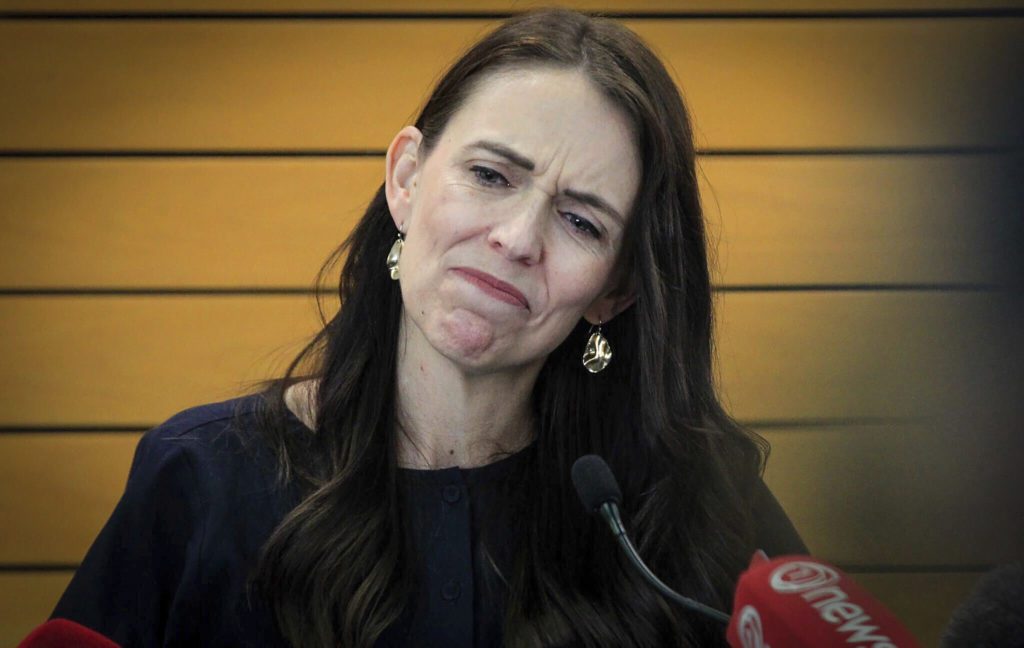 Τζασίντα Αρντέρν: Παραιτήθηκε η πρωθυπουργός της Νέας Ζηλανδίας – «Δεν έχω άλλη ενέργεια» (Video)
