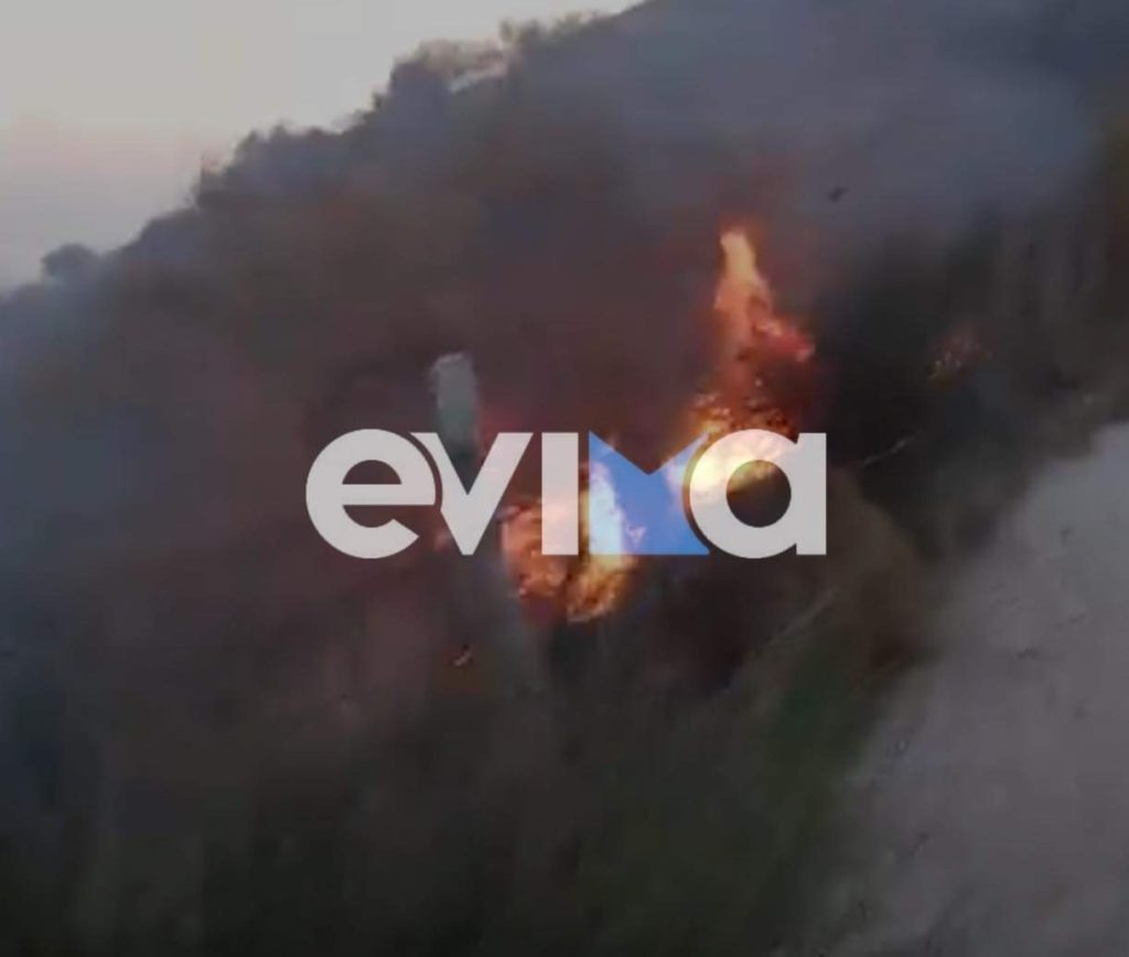 Εύβοια: Σε εξέλιξη φωτιά στην Κάρυστο (Photos)