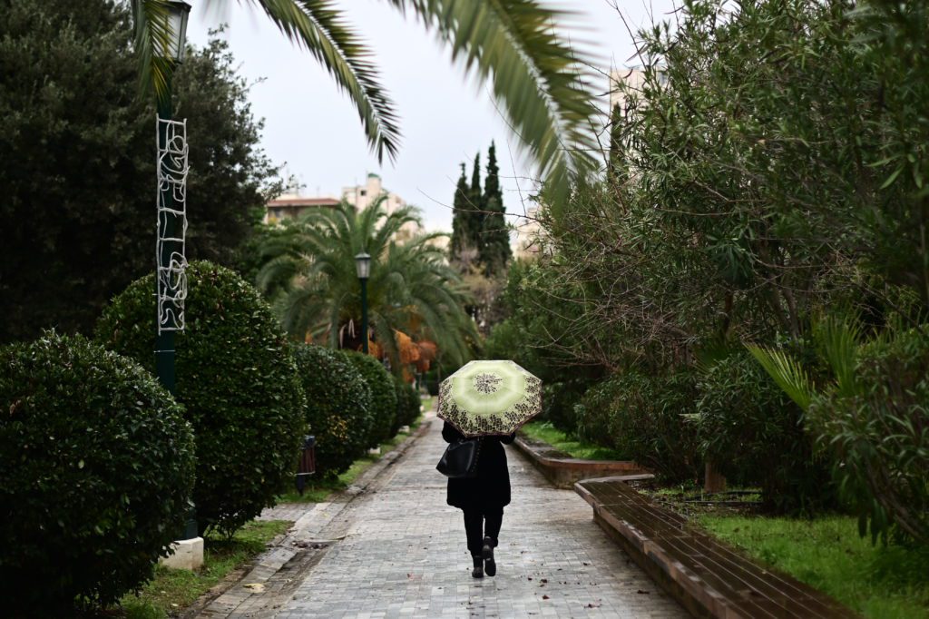 Καιρός: Ανεβαίνει η θερμοκρασία – Πού αναμένονται βροχές την Τρίτη