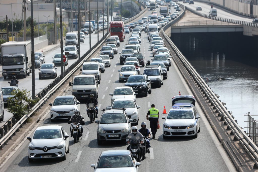 Κυκλοφοριακό κομφούζιο στον Κηφισό λόγω τροχαίου – Η κίνηση στους δρόμους