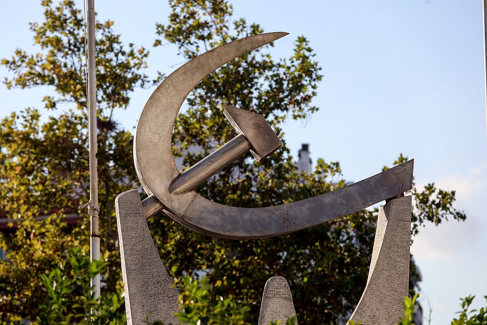 ΚΚΕ: «Εμπαιγμός η απάντηση της Κομισιόν για τις εξωφρενικές αυξήσεις των τιμών των φαρμάκων»