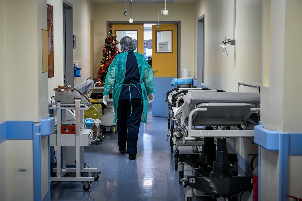 Υγεία: Σε οριακό σημείο τα δημόσια νοσοκομεία – Η έξαρση των ιώσεων δοκιμάζει τις αντοχές του ΕΣΥ