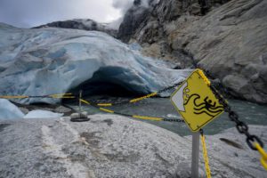 Παγετώνες: Λιώνουν με πρωτοφανή ταχύτητα, πολλαπλή απειλή για τον πλανήτη