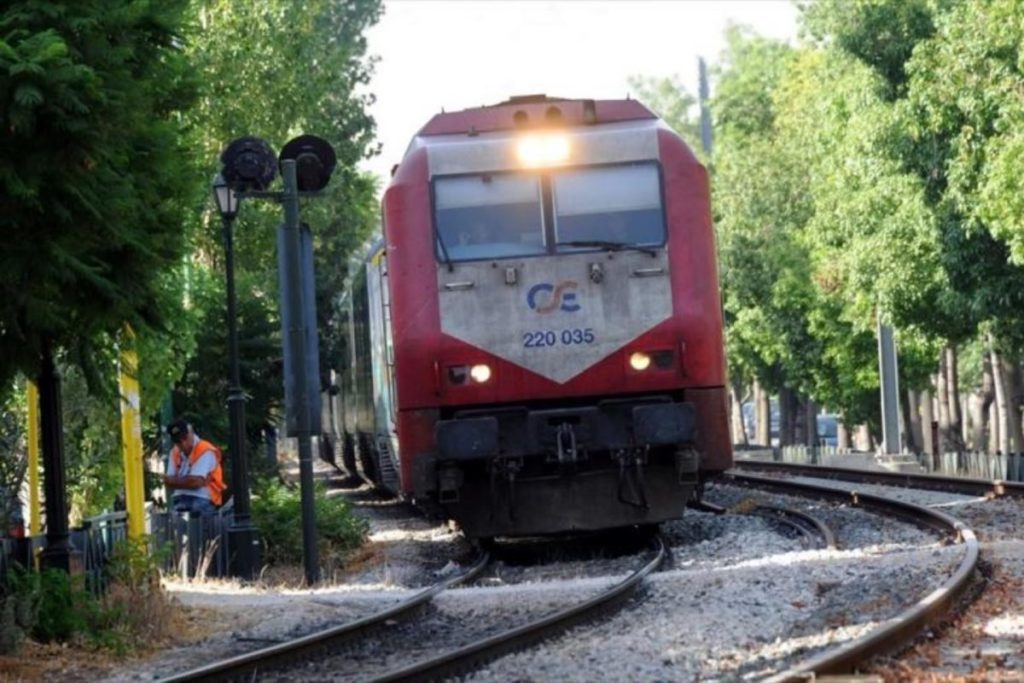 «Έμεινε» τρένο από Λάρισα προς Αθήνα λόγω βλάβης – Ταλαιπωρία για τους επιβάτες