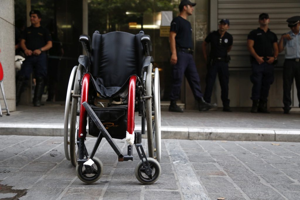 Επιτελικό κράτος υπό διάλυση: Μειωμένα καταβλήθηκαν τα αναπηρικά επιδόματα – Η ανακοίνωση του ΟΠΕΚΑ