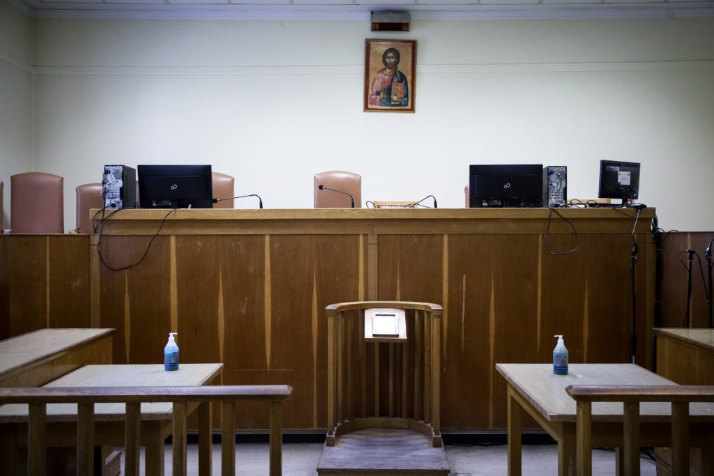 Τηλεφώνημα για βόμβα στην Ευελπίδων – Εκκενώνονται τα δικαστήρια