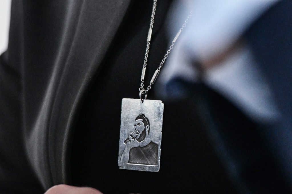 Δίκη Χρυσής Αυγής: Βίαιη προσαγωγή της συντρόφου του Παύλου Φύσσα έχει διατάξει το δικαστήριο