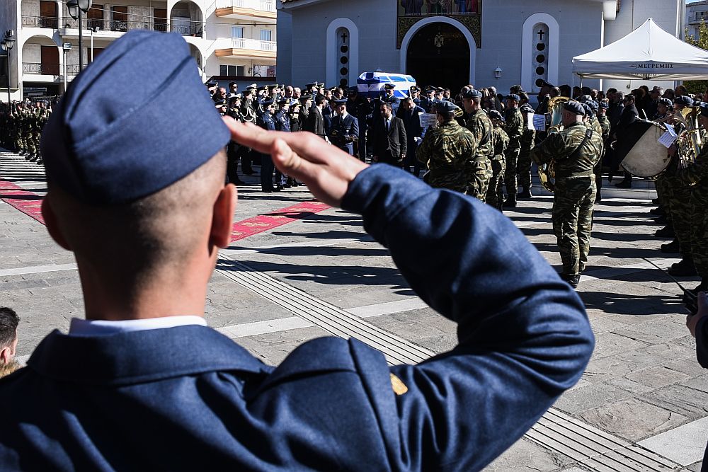 Ράγισαν καρδιές στην κηδεία του Μάριου Μιχαήλ Τουρούτσικα: Οι συγκλονιστικοί επικήδειοι των γονιών του (Video)