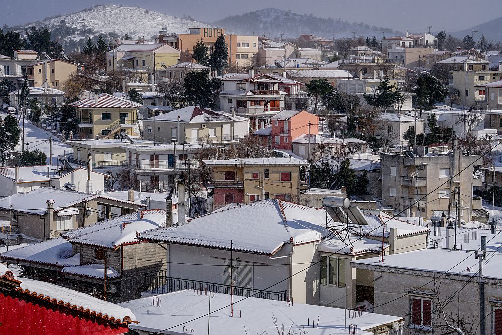 Κακοκαιρία Μπάρμπαρα: Πού θα χιονίσει την Τρίτη – LIVE η εξέλιξη των φαινομένων