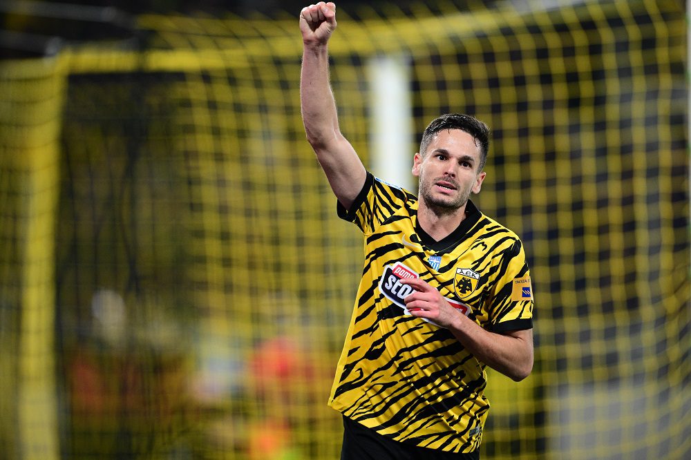 Σούπερ Λίγκα 1: Η ΑΕΚ νίκησε 2-0 τον Αστέρα που από το 4’ έπαιζε με 10 παίκτες
