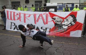 Καταλονία: Αθώος ο ράπερ Πάμπλο Χάσελ για τις ταραχές μετά τη σύλληψη το Πουτζδεμόν το 2018