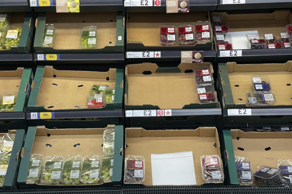 Σοβαρές ελλείψεις λαχανικών στη Βρετανία – «Φάτε… γογγύλια» λέει υπουργός και προκαλεί σάλο