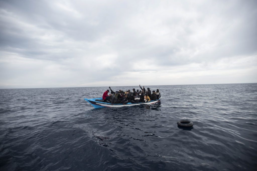 Ιταλία: Τραγικός θάνατος οκτώ μεταναστών σε πλοιάριο – Κατέληξαν λόγω ψύχους και ασιτίας