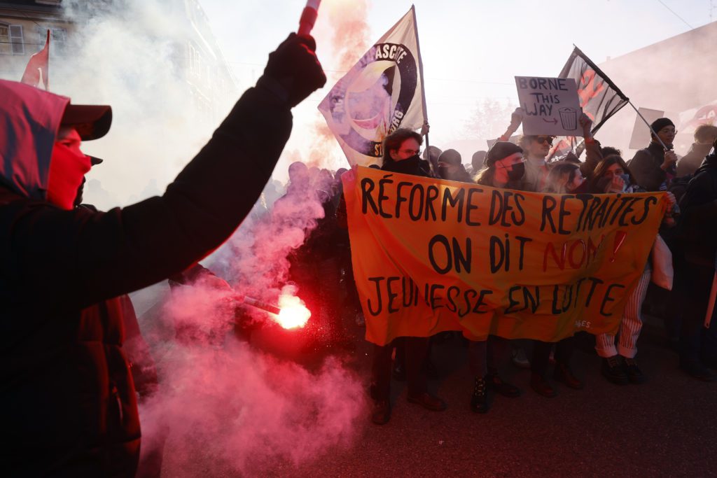 Γαλλία: Νέες μαζικές διαδηλώσεις κατά της συνταξιοδοτικής μεταρρύθμισης Μακρόν (Video-Photos)