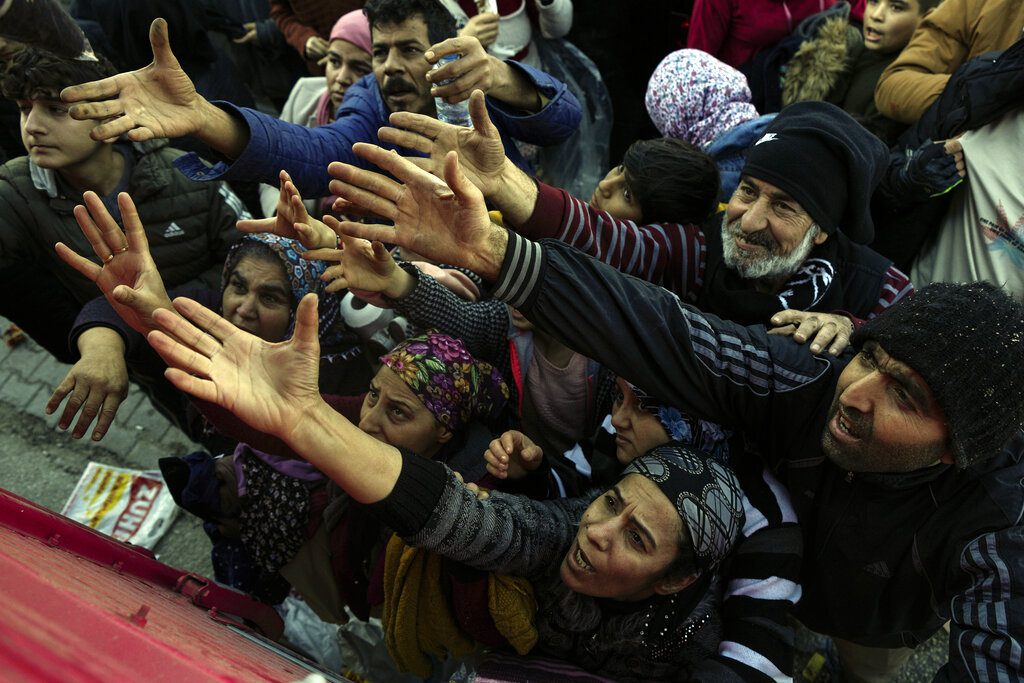 Σεισμοί Τουρκία: Νέος απολογισμός Ερντογάν – Στους 8.574 οι νεκροί – Παραδέχτηκε ότι υπήρξαν προβλήματα (Video)