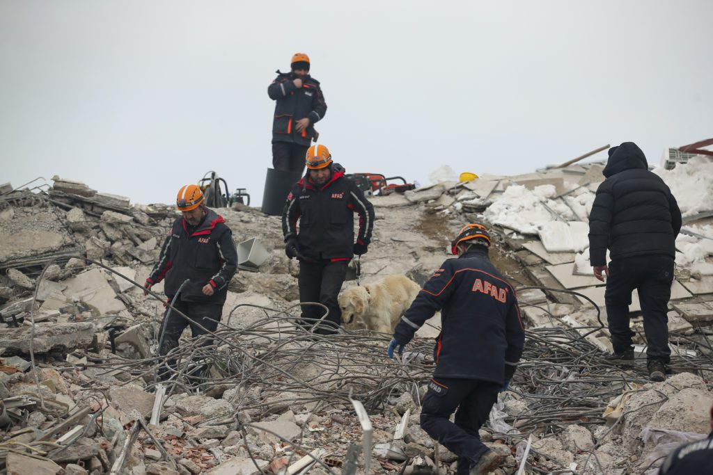 Τουρκία – Σεισμός στη Μαλάτια: Ένας νεκρός, δεκάδες τραυματίες και καταρρεύσεις κτιρίων