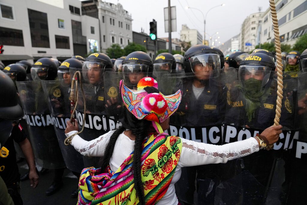 Περού: Εισαγγελική έρευνα για θανάτους διαδηλωτών – Στο «μικροσκόπιο» μέλη των δυνάμεων ασφαλείας