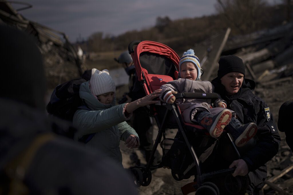 Ένας χρόνος πόλεμος στην Ουκρανία: 12 μήνες θανάτου και εχθροπραξιών (Photos)
