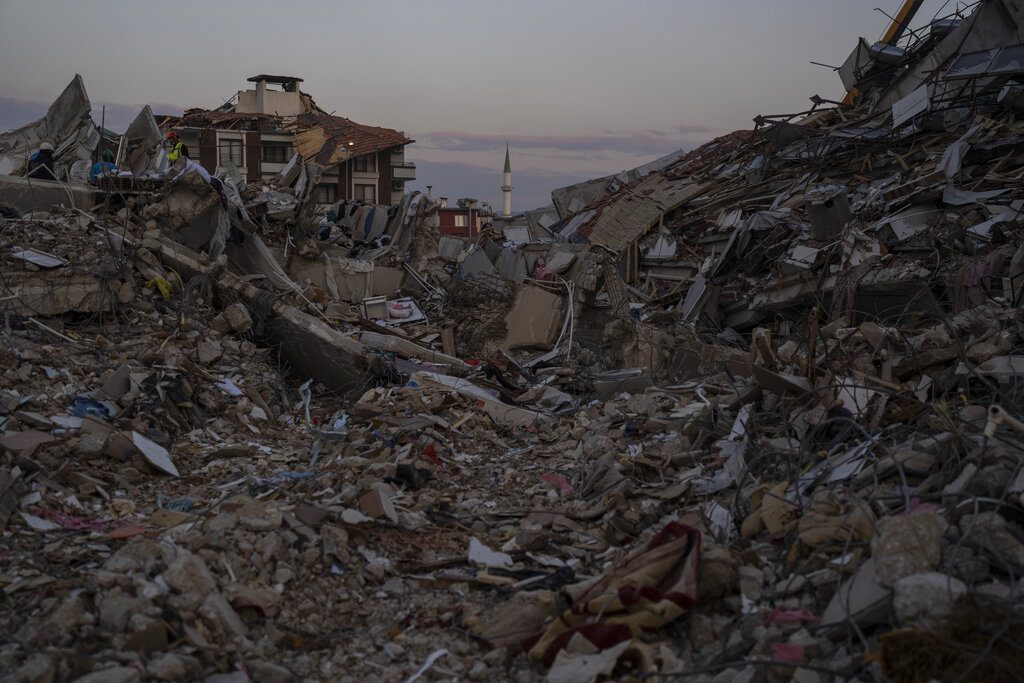 Παγκόσμια Τράπεζα: Πάνω από 34 δισεκ. δολάρια οι ζημιές από τους φονικούς σεισμούς στην Τουρκία