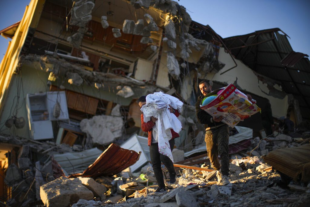 Σεισμοί Τουρκία: 12χρονος και 29χρονη σώθηκαν μετά από σχεδόν 260 ώρες στα ερείπια (Video)