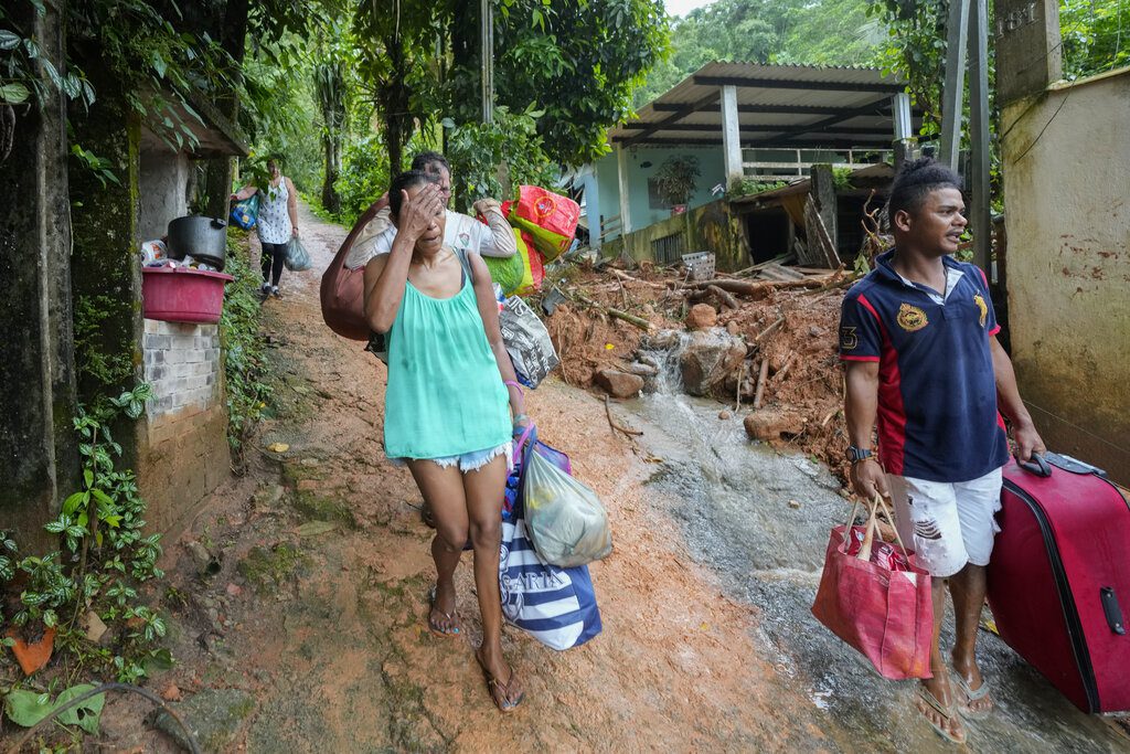Βραζιλία: Στους 65 οι νεκροί από τις πλημμύρες – Έπεσαν 680 χιλιοστά βροχής σε 24 ώρες