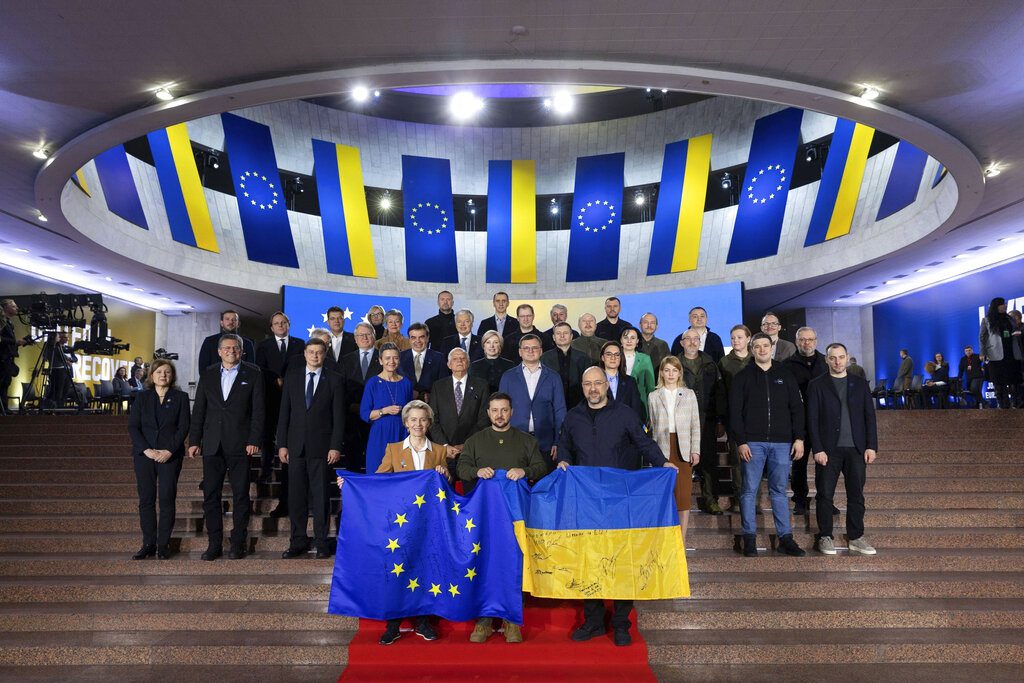 Ευρωβαρόμετρο: Στήριξη σε Ουκρανία, ενεργειακή μετάβαση και ανησυχία για τον πληθωρισμό λένε οι πολίτες