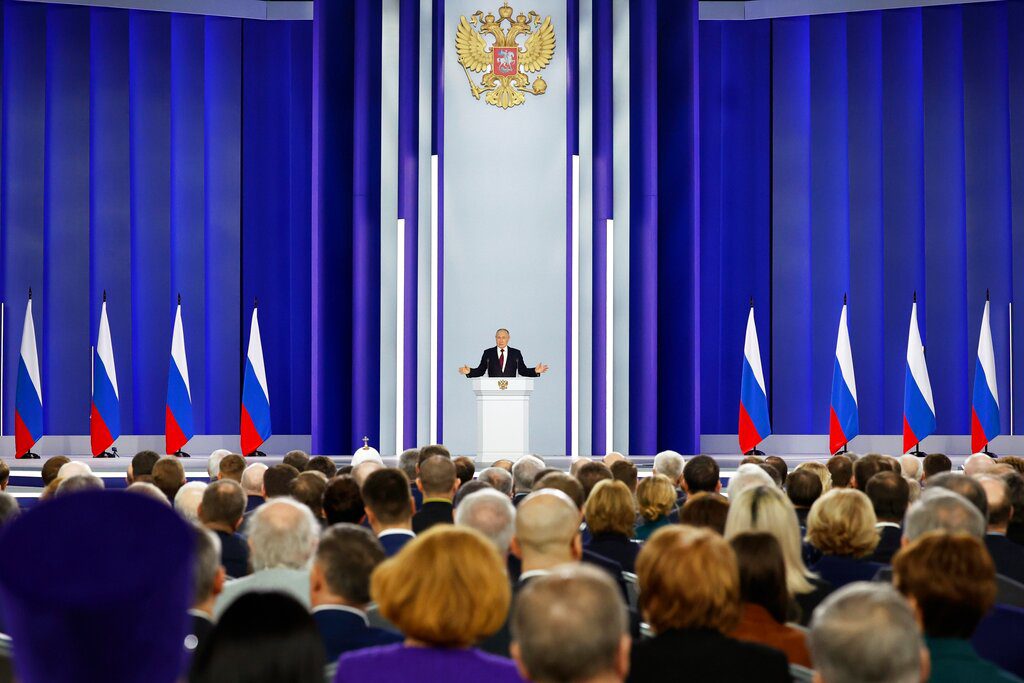 Διάγγελμα Πούτιν μετά την επίσκεψη Μπάιντεν στην Ουκρανία: «Ευθύνη της Δύσης ο πόλεμος» (Video)
