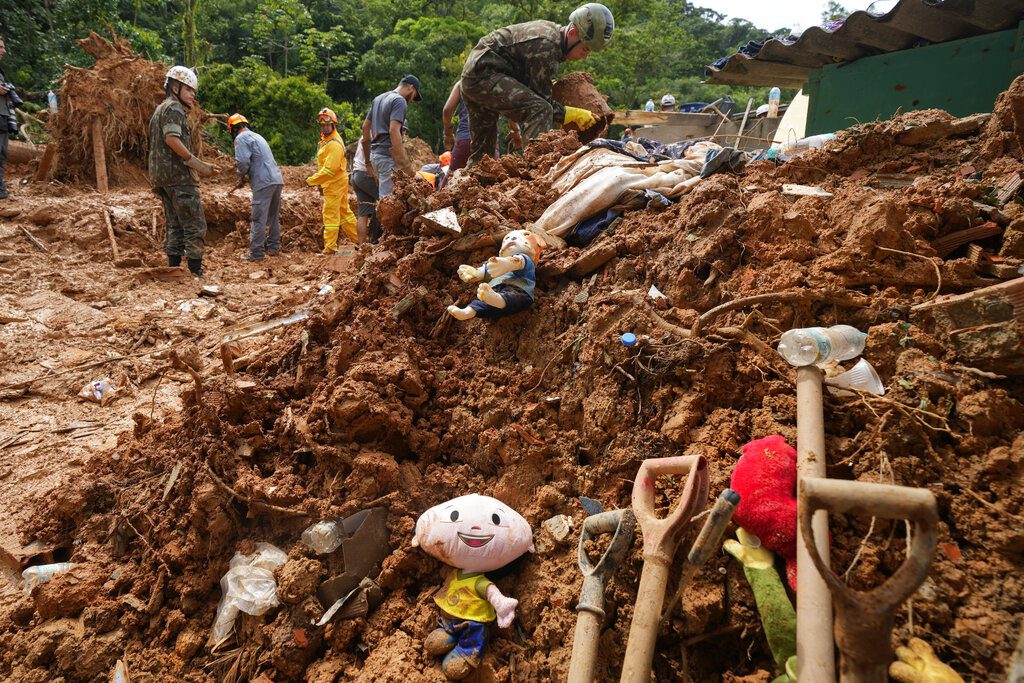 Βραζιλία: 64 οι νεκροί από τις πλημμύρες, σύμφωνα με νεότερο απολογισμό