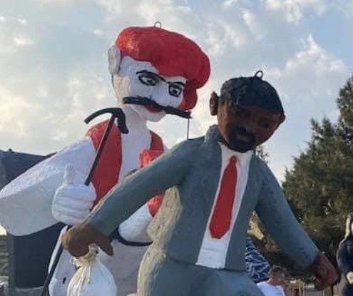 Σε ποιον ρίχνουν κλωτσιές;