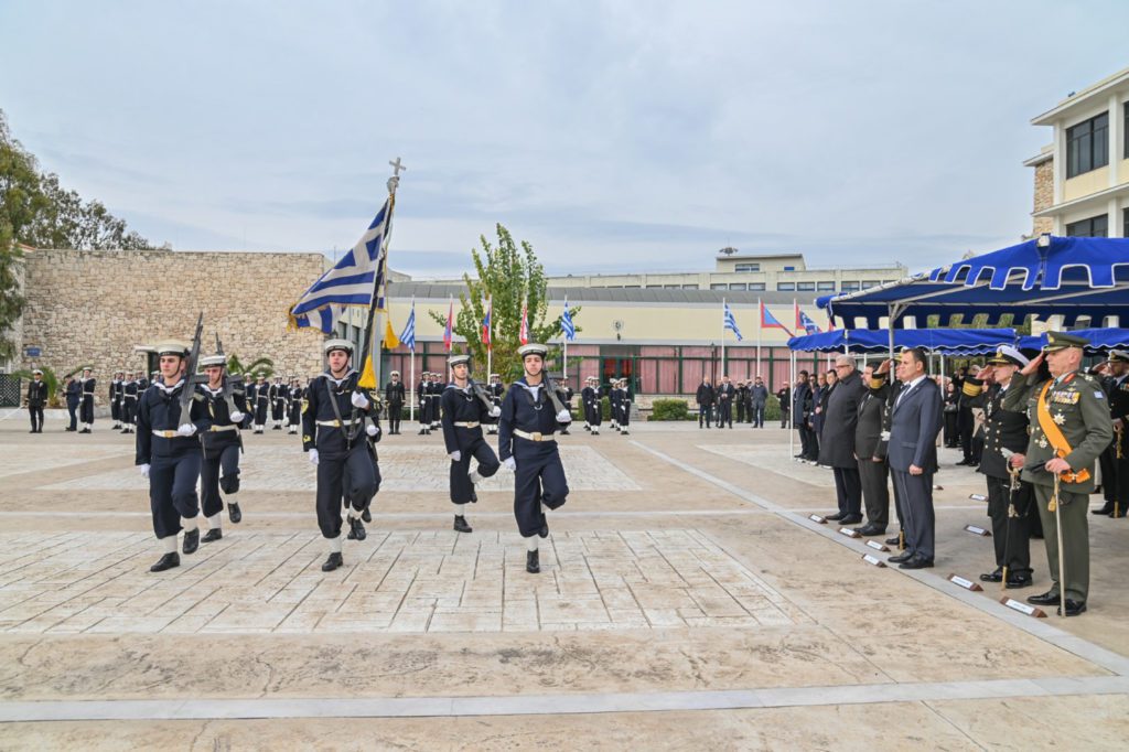 «Περίεργη» και ψυχρή η αλλαγή φρουράς στον Στόλο