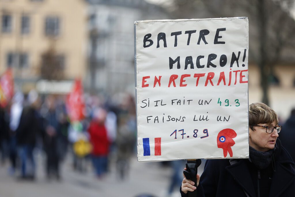 Γαλλία: Ελιγμός πρωθυπουργού Μπορν για τη συνταξιοδοτική «μεταρρύθμιση»