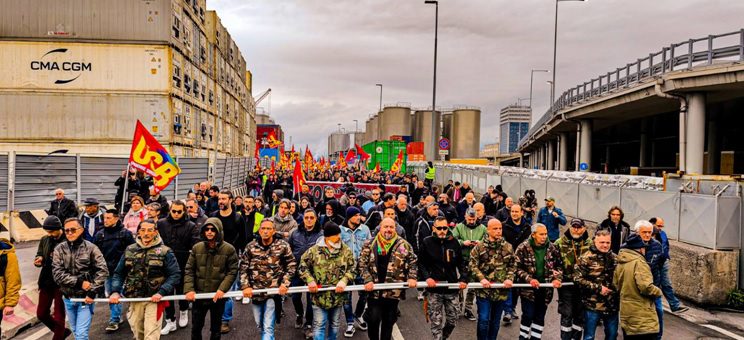 Ιταλία: Αντιπολεμική απεργία λιμενεργατών – Αρνούνται να φορτώνουν όπλα για πολέμους (Video)