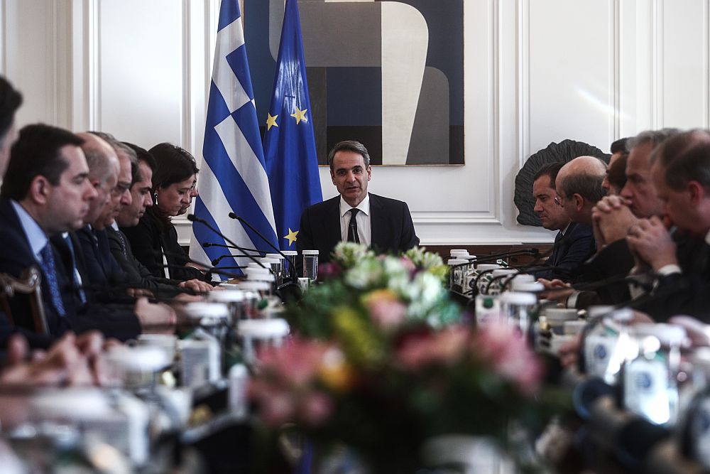 Του Μητσοτάκη του φταίει πάλι ο ΣΥΡΙΖΑ: «Θέλει να ρίξει τη χώρα στον βούρκο»