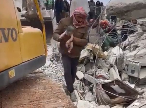 Σεισμοί Τουρκία – Συρία: Γέννησε το παιδί της μέσα στα χαλάσματα αλλά ανασύρθηκε νεκρή (Video)